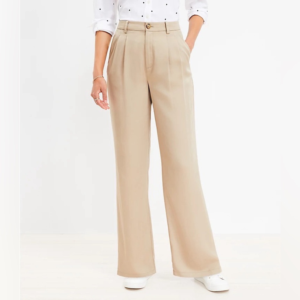 Wide leg trousers